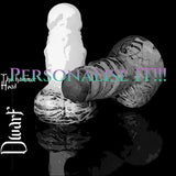 Dildo Dwarf personalizzabile di Love Smiths con testo “Personalise It”, che mostra design a testa di martello e base a barba di nano per creare un toy fantasy custom.