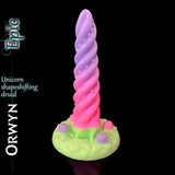 Orwyn Unicorn Shape-Shifting Druid dildo w Epic pastelowy różowy-to-lavender gradient kolor, pokazane upright na czarne tło z tekstem brandingowym produktu.