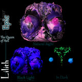 自然光、ブラックライト、暗闇で撮影した黒、バイオレット、パステルピンクのEpicカラーLilith boobjobマスターベーター。