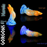 Silikonowe dildo fantasy Stheno’s Tail od Love Smiths, pokazujące kolorystykę i rzeźbione detale.