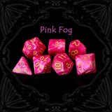 Rosa Fog acrylic tärningar set med marmorerad rosa och vit fantasy RPG design