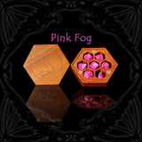 Rosa Fog acrylic tärningar set med marmorerad rosa och vit fantasy RPG design